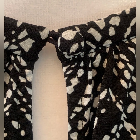 White House Black Market Top - Picture 6 of 10